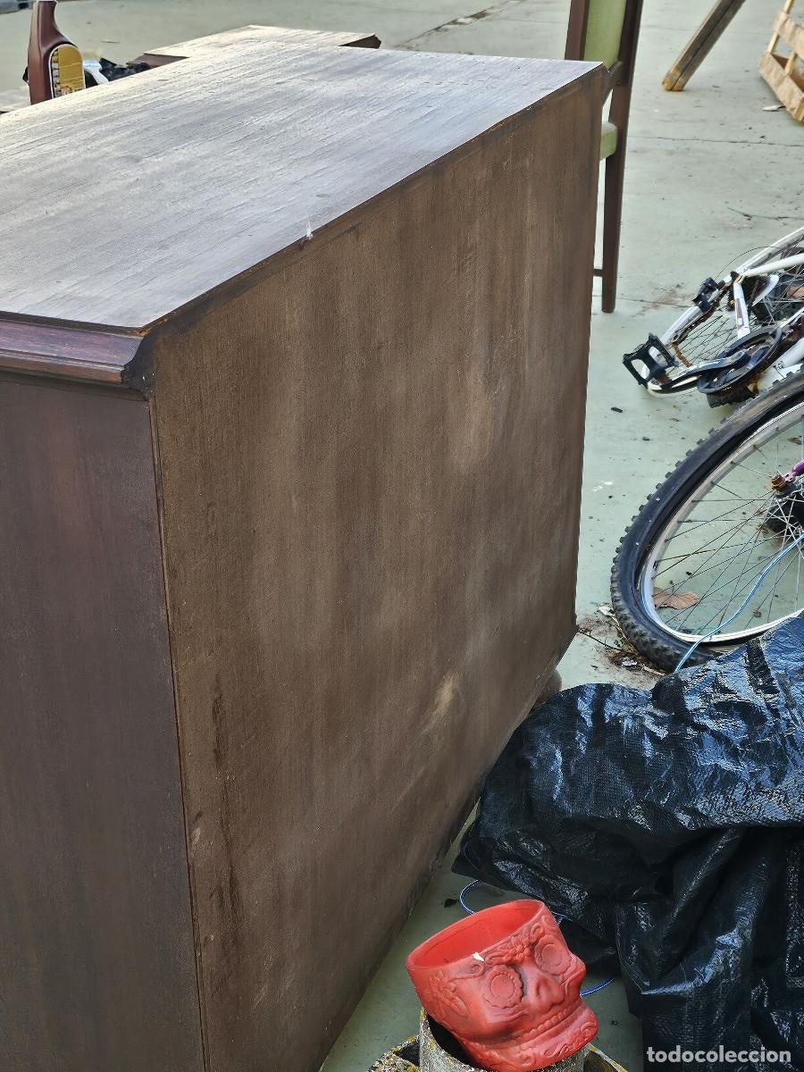 Antig&uuml;edades: comoda de madera antigua - Foto 5