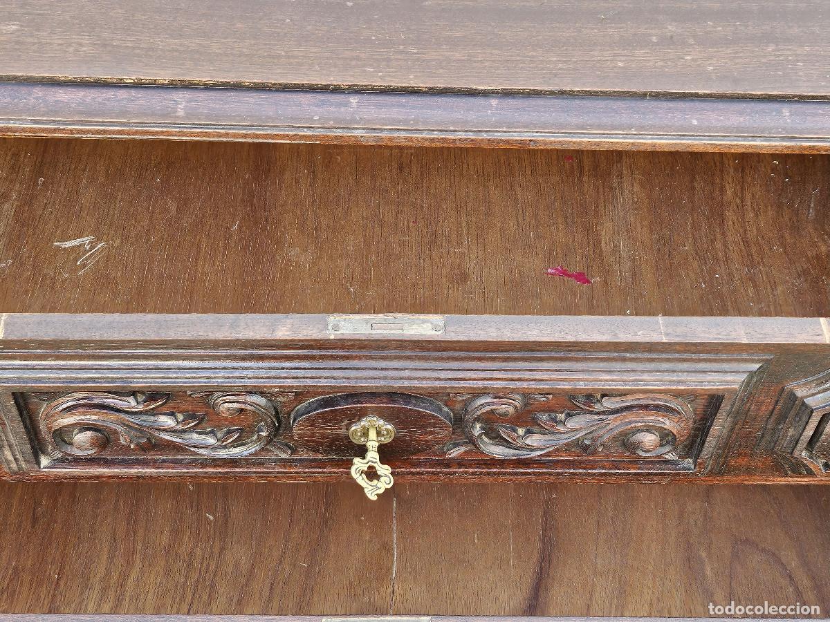 Antig&uuml;edades: comoda de madera antigua - Foto 8
