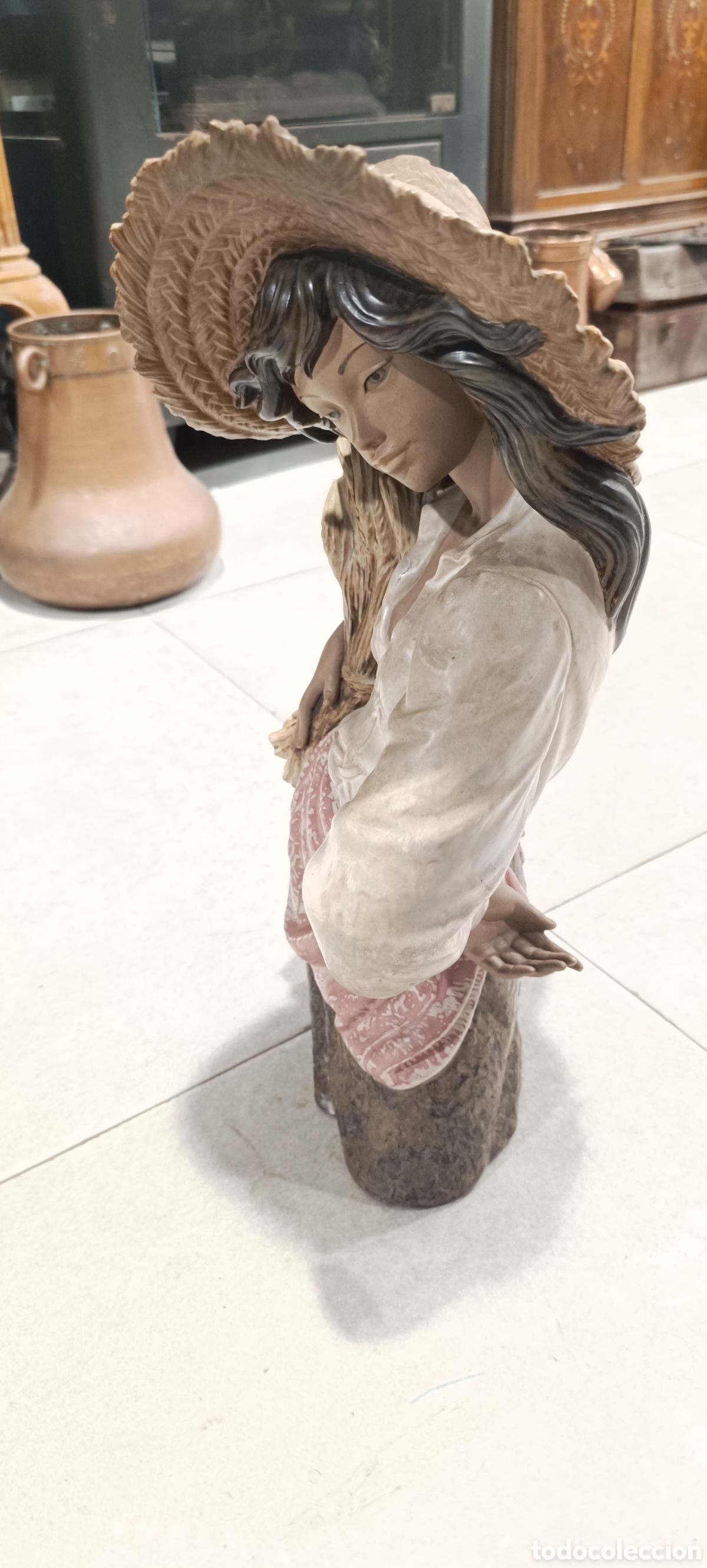 Antig&uuml;edades: Figura de lladr&oacute; de mujer campesina - Foto 2