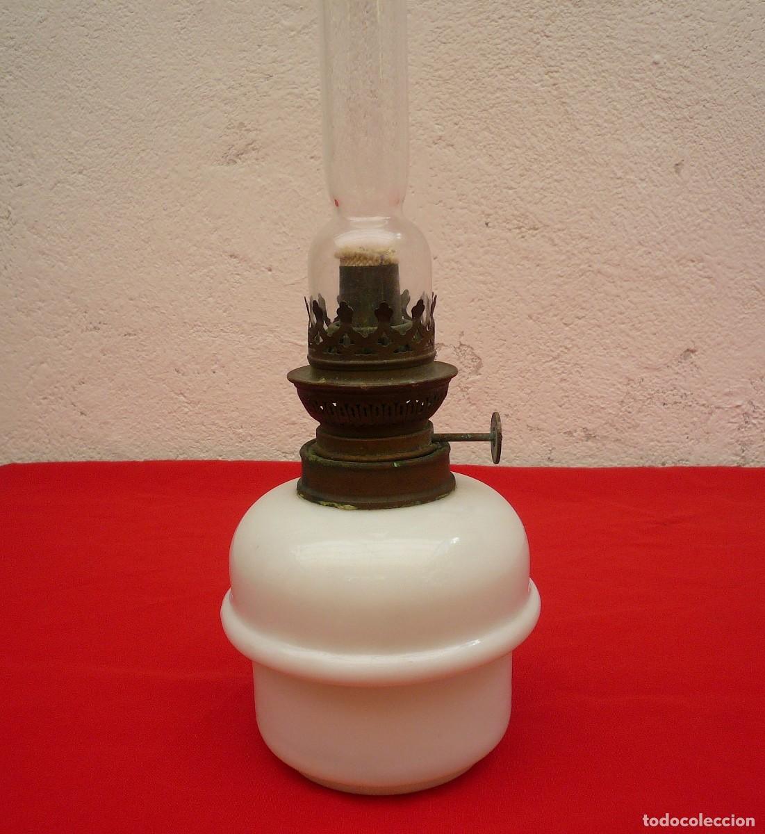 Antig&uuml;edades: ANTIGUO QUINQU&Eacute; DE OPALINA BLANCA. FRANCIA - Foto 2