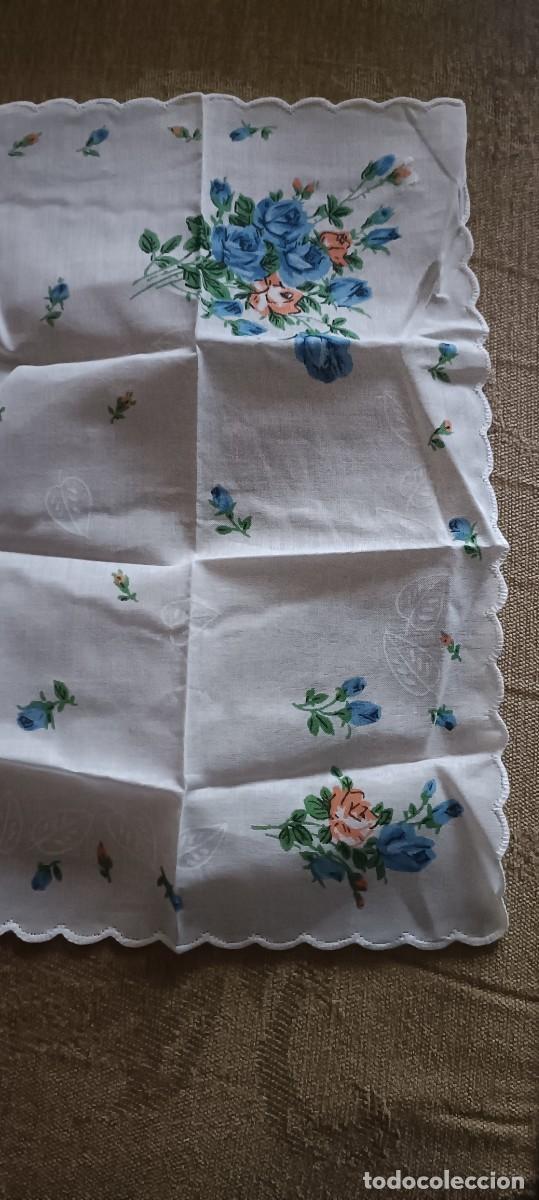 Antig&uuml;edades: Pa&ntilde;uelo flores en Batista - Foto 1
