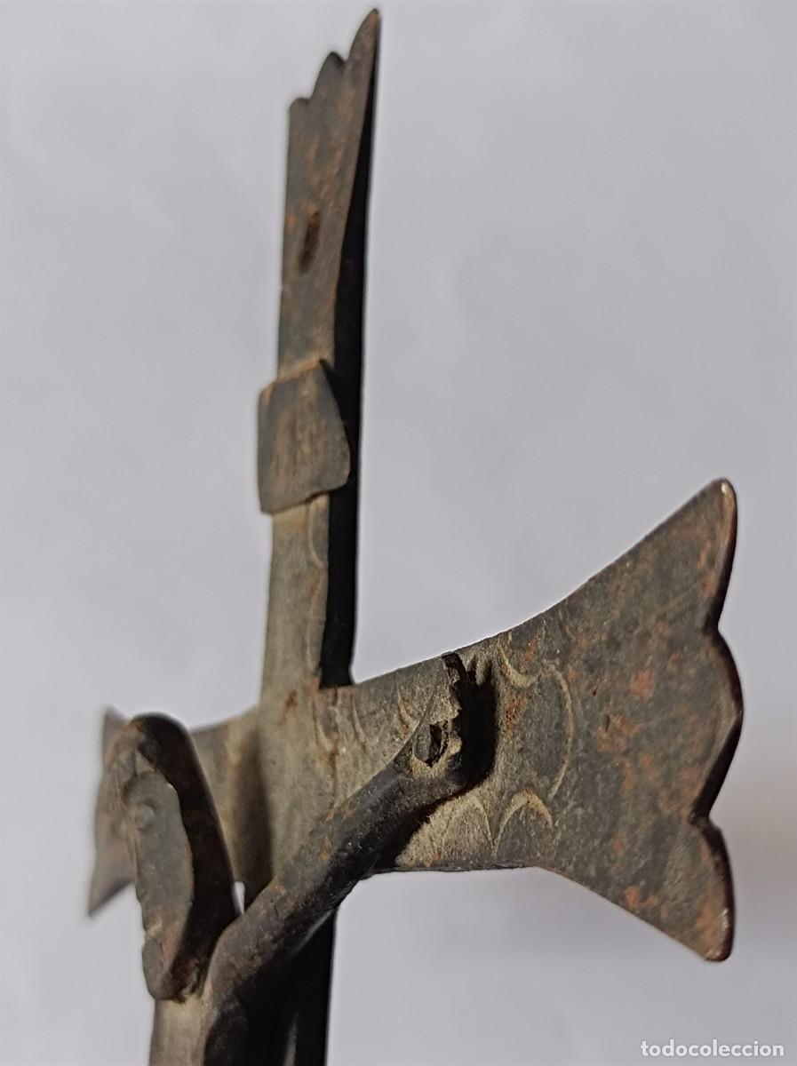 Antig&uuml;edades: CRUCIFIJO DE HIERRO CON RELIEVE Y FORMA - Foto 6