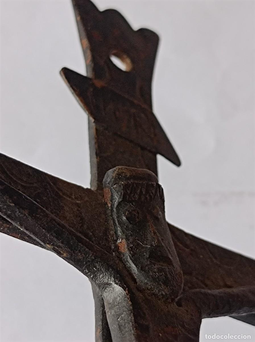 Antig&uuml;edades: CRUCIFIJO DE HIERRO CON RELIEVE Y FORMA - Foto 8