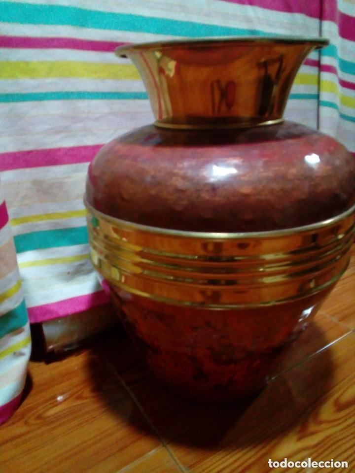 Antig&uuml;edades: GRAN JARRON O MACETERO DE COBRE Y LATON - Foto 7