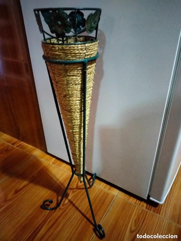 Antig&uuml;edades: bonito florero rustico de 62 cm - Foto 1