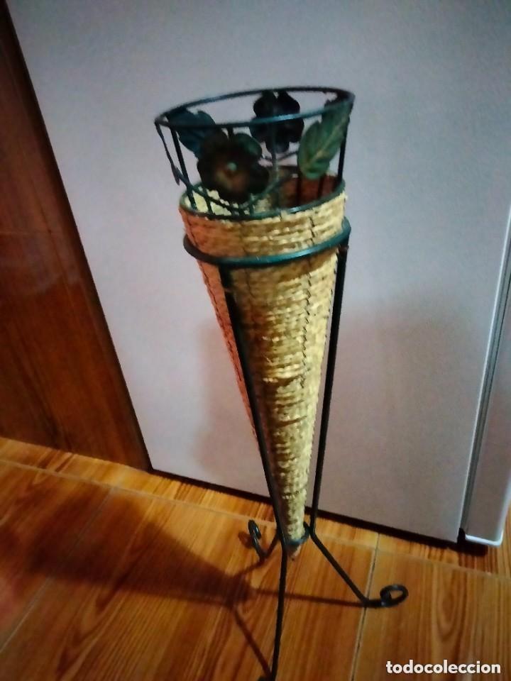 Antig&uuml;edades: bonito florero rustico de 62 cm - Foto 4
