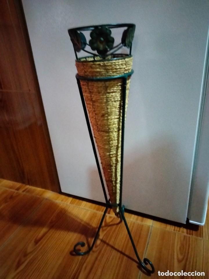 Antig&uuml;edades: bonito florero rustico de 62 cm - Foto 8