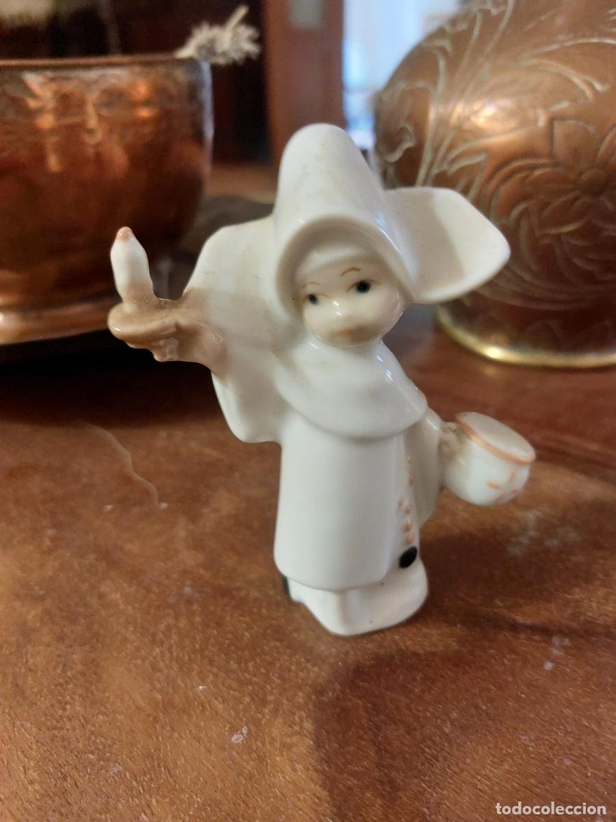 Antig&uuml;edades: DOS FIGURAS DE PORCELANA MONJAS - Foto 3