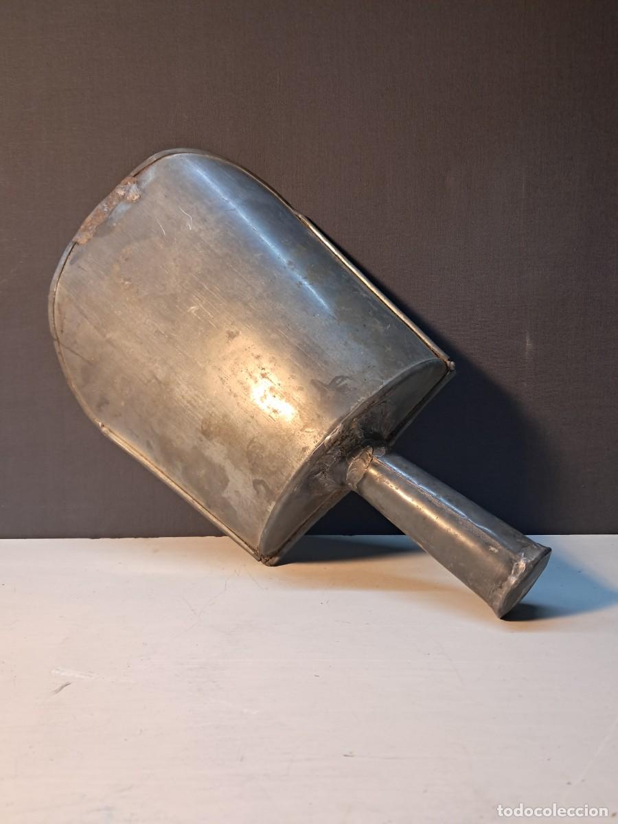 Antig&uuml;edades: ANTIGUA PALA METALICA - Foto 1