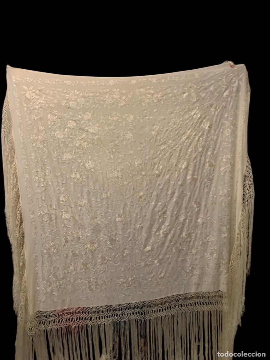 Antig&uuml;edades: MANTON BLANCO BORDADO EN BLANCO, ANTIGUO - Foto 1