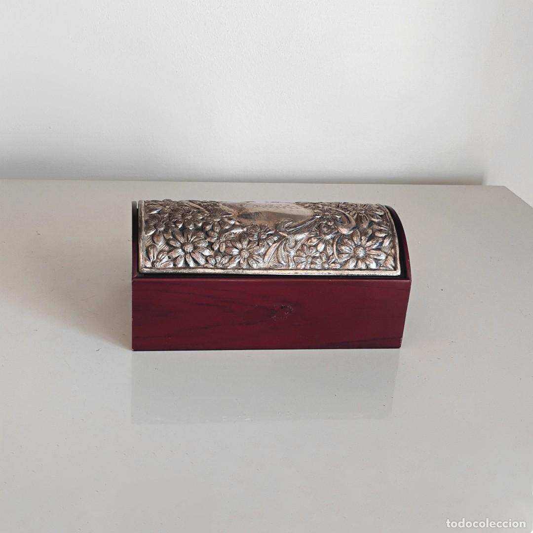 Antig&uuml;edades: CAJA DE MADERA CON TAPA DE PLATA DE LEY - Foto 1