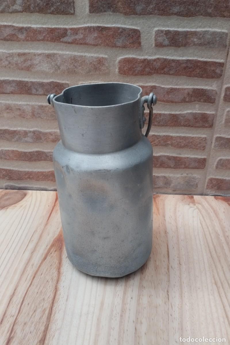 Antig&uuml;edades: Lechera antiguo de aluminio con asa - Foto 4