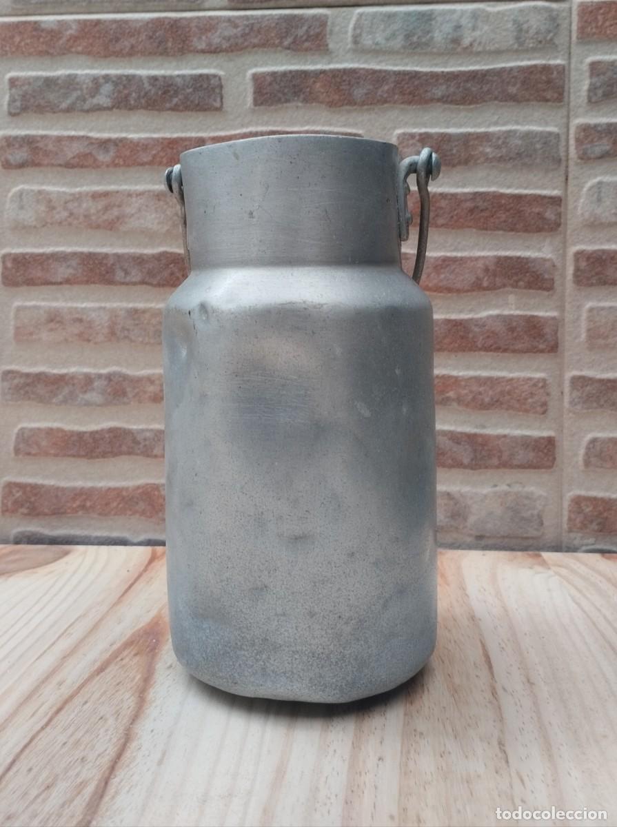 Antig&uuml;edades: Lechera antiguo de aluminio con asa - Foto 5