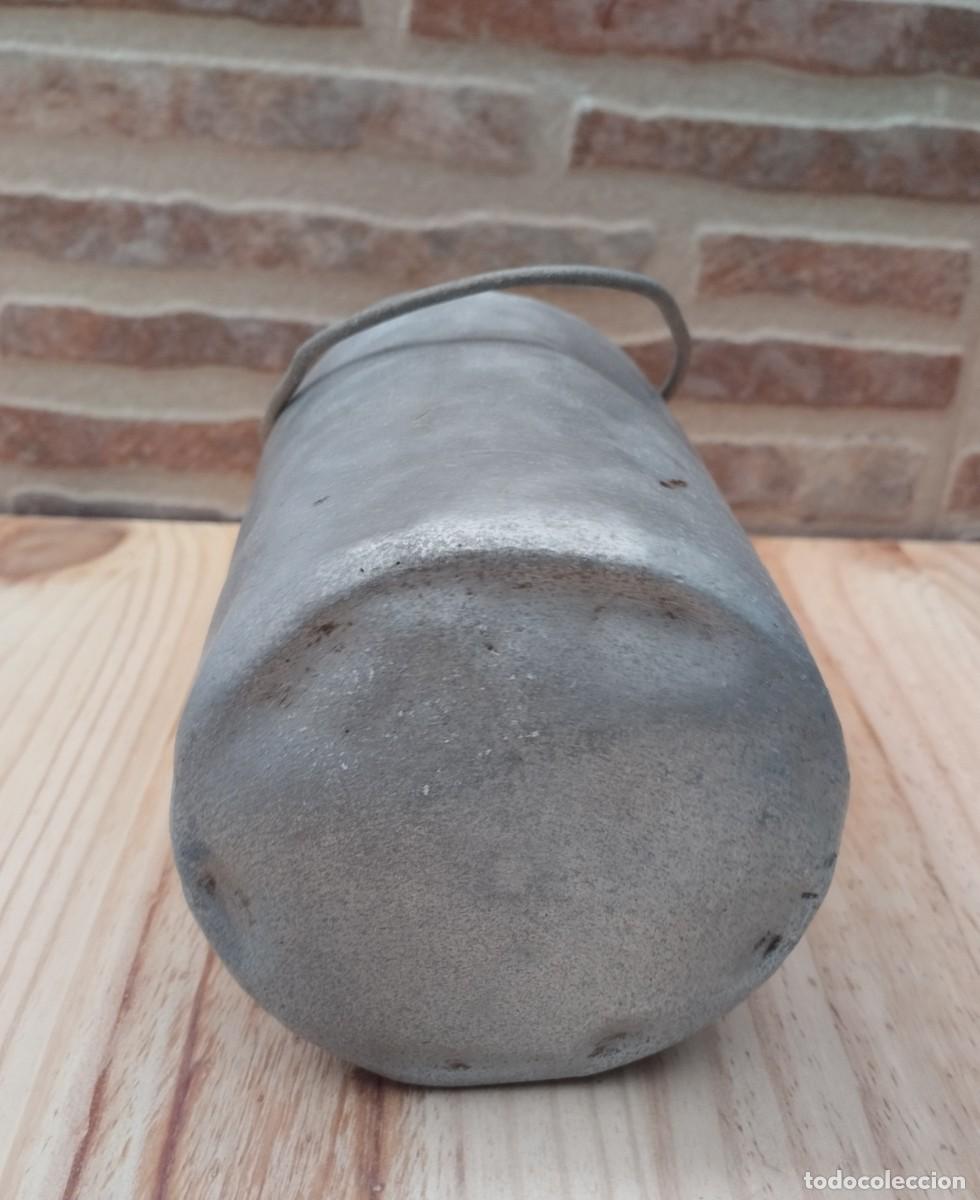 Antig&uuml;edades: Lechera antiguo de aluminio con asa - Foto 8
