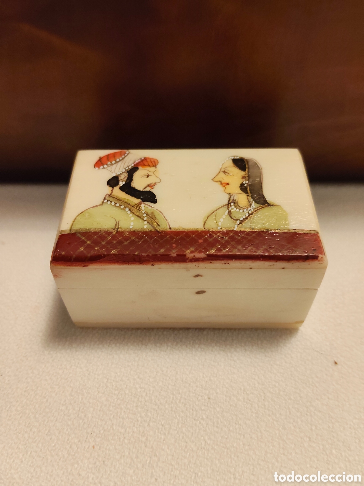 Antiguidades: caja o art&iacute;culo decorativo con una pintura en miniatura de estilo mogol, que probablemente represent