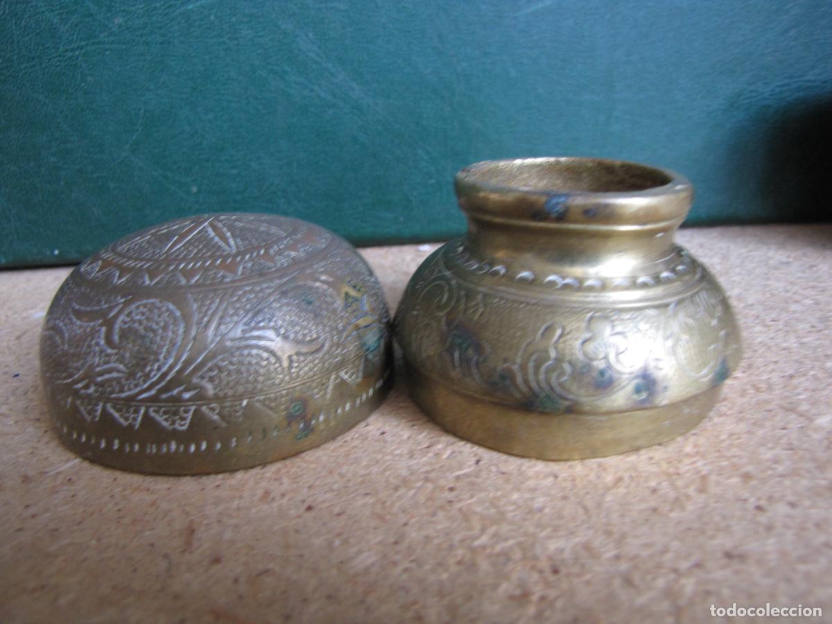 Antig&uuml;edades: 86.- Pareja de recipientes de bronce para nuez betel. Java S XIX - Foto 11