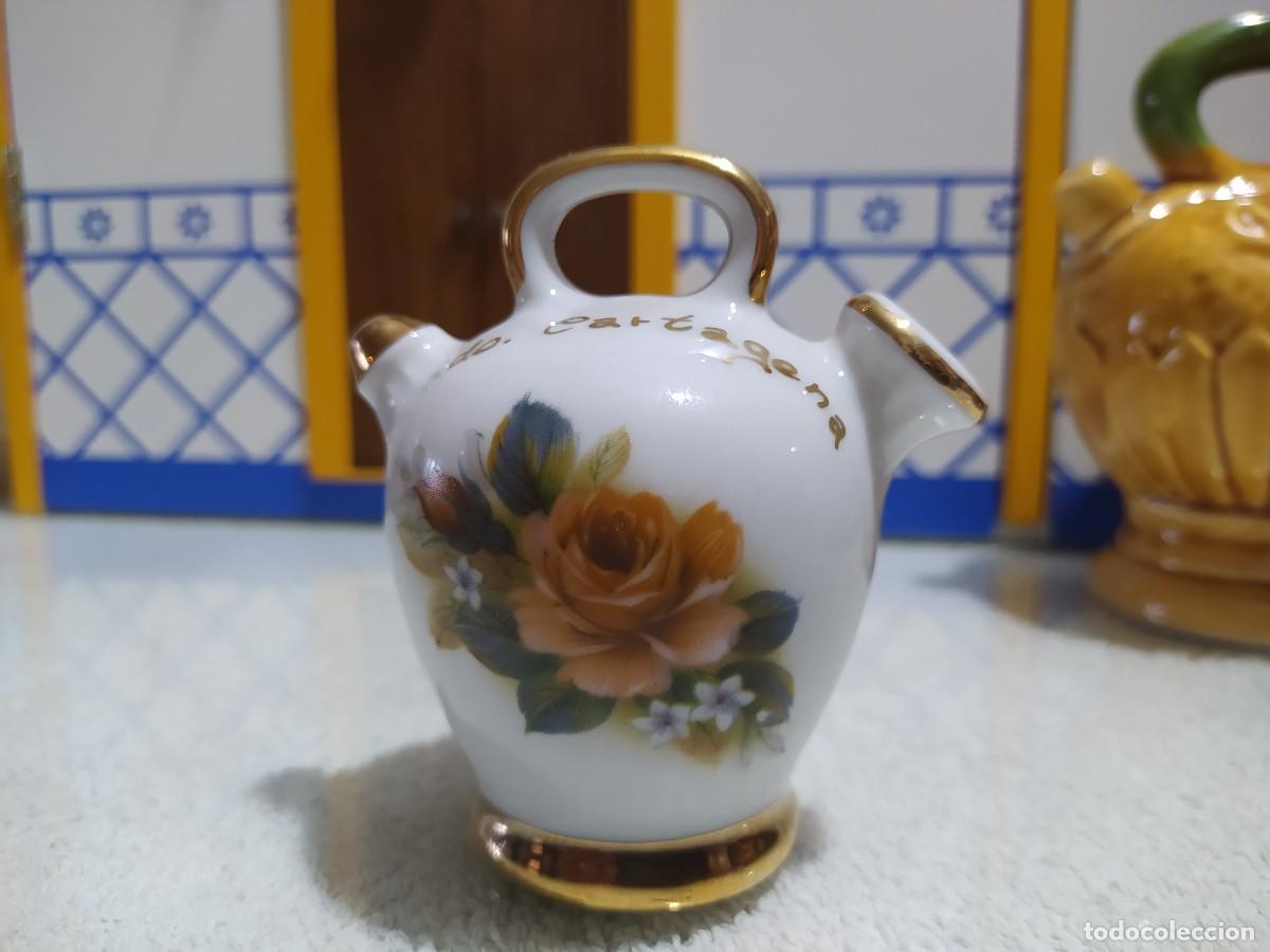 Antig&uuml;edades: peque&ntilde;o &oacute;tico de porcelana, con motivos florales y filos dorados recuerdos de Cartagena