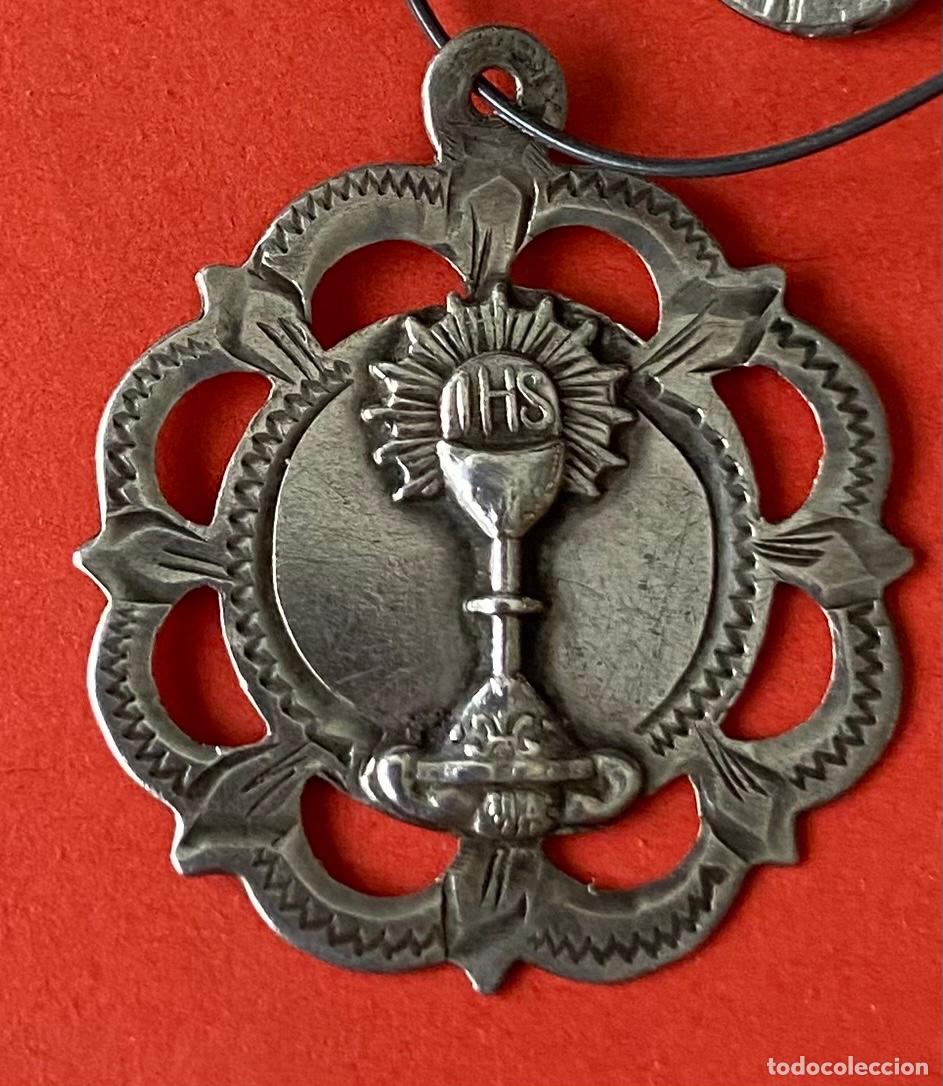 Antig&uuml;edades: 262-11. Medalla de plata testada y calada. Custodia.. - Foto 1