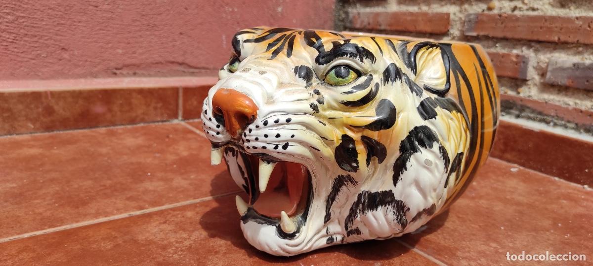 Antig&uuml;edades: MACETERO DE CER&Aacute;MICA CON FORMA DE CABEZA DE TIGRE - Foto 1