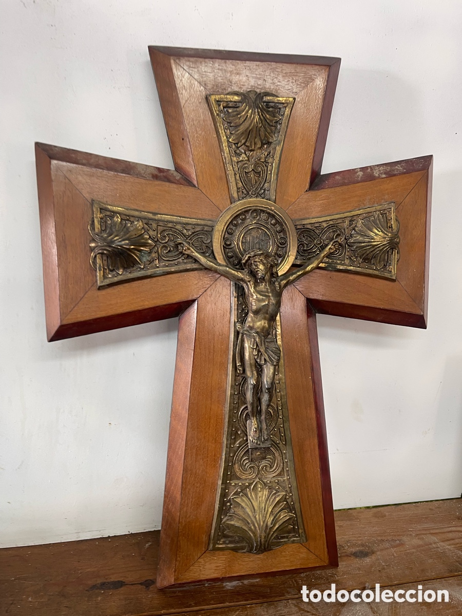 Antig&uuml;edades: Cruz de madera y bronce - Foto 1