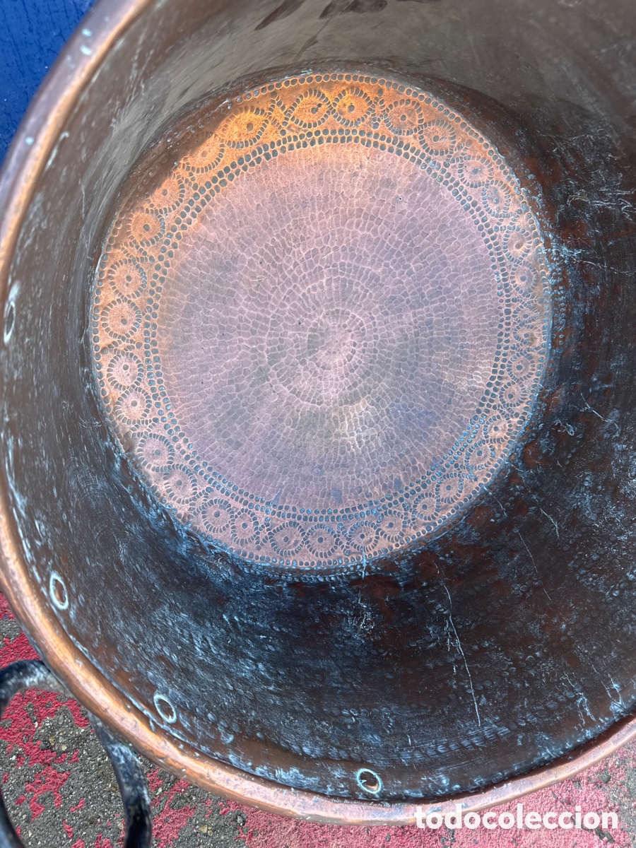 Antig&uuml;edades: Bonita, caldera de cobre con dibujos - Foto 1