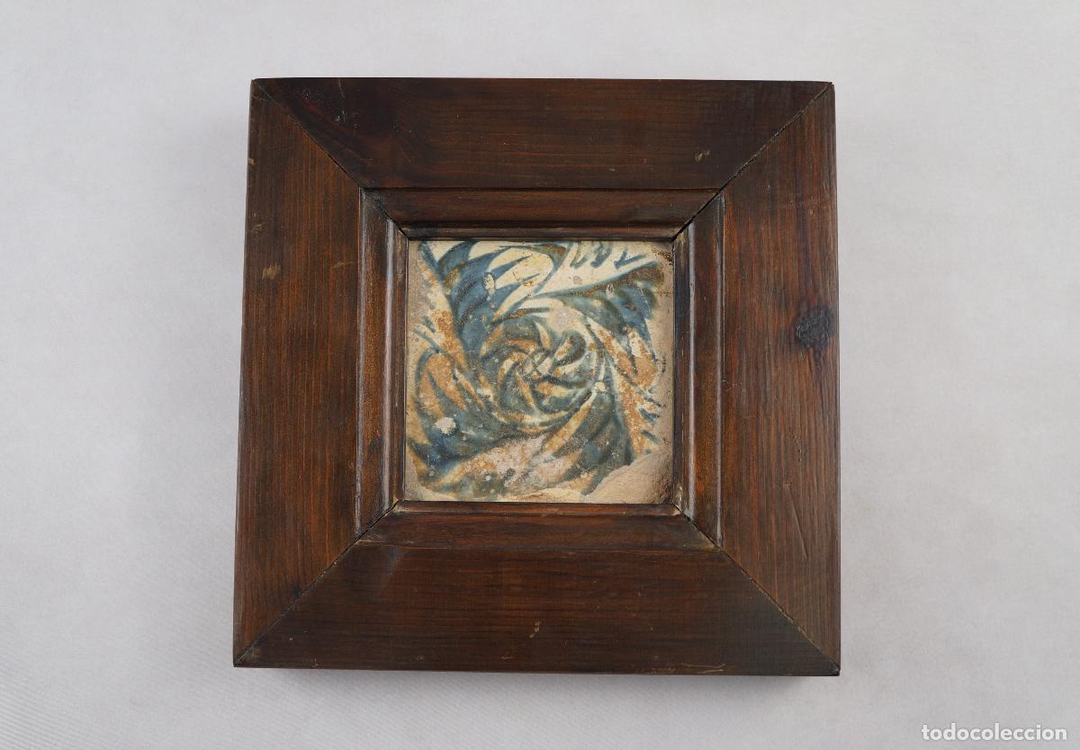 Antig&uuml;edades: Azulejo g&oacute;tico, Manises, siglo XV - Foto 1