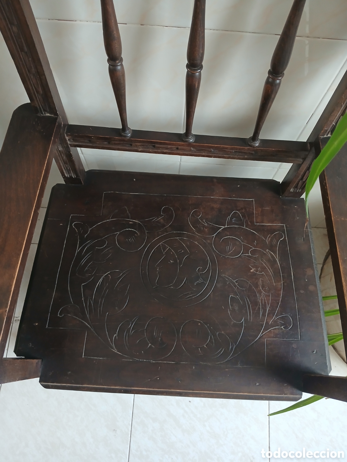 Antig&uuml;edades: Sillones y mueble con espejo. - Foto 6