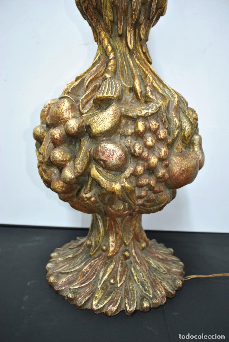 Antig&uuml;edades: L&Aacute;MPARA DE MESA PIE MADERA TALLADA FRUTAS - Foto 4