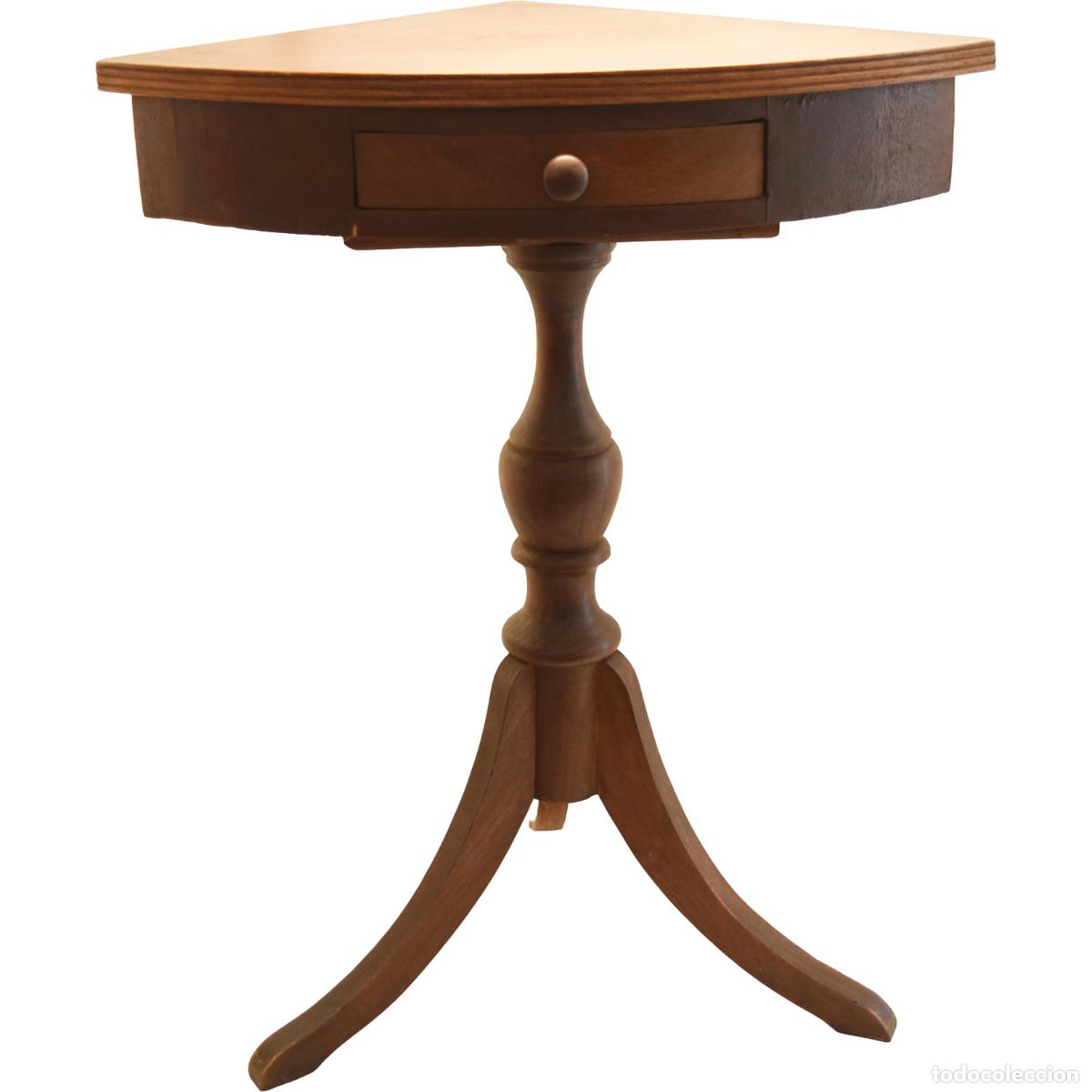 Antig&uuml;edades: Mesa auxiliar esquinera de madera, con caj&oacute;n - Foto 1