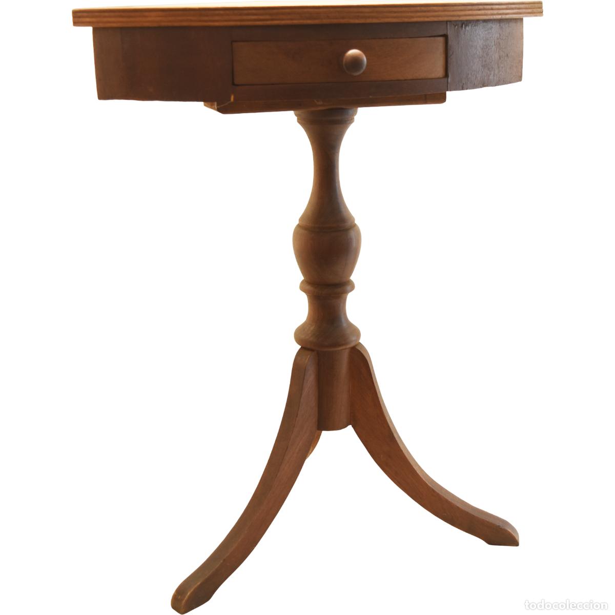 Antig&uuml;edades: Mesa auxiliar esquinera de madera, con caj&oacute;n - Foto 2