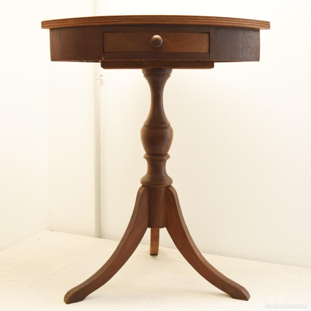 Antig&uuml;edades: Mesa auxiliar esquinera de madera, con caj&oacute;n - Foto 7