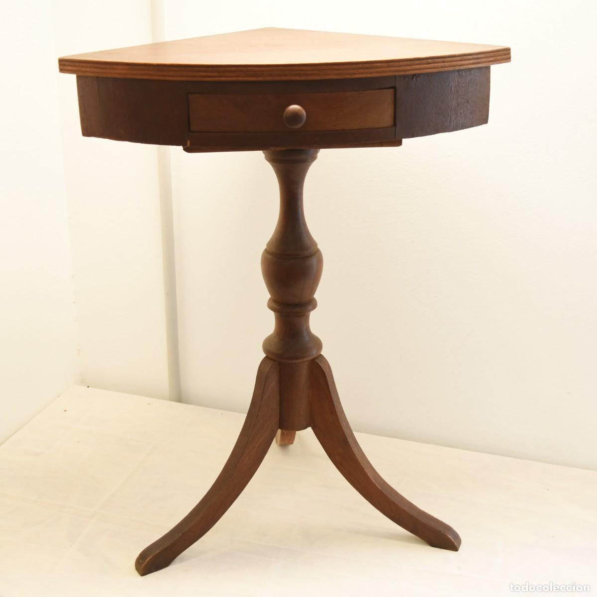 Antig&uuml;edades: Mesa auxiliar esquinera de madera, con caj&oacute;n - Foto 8