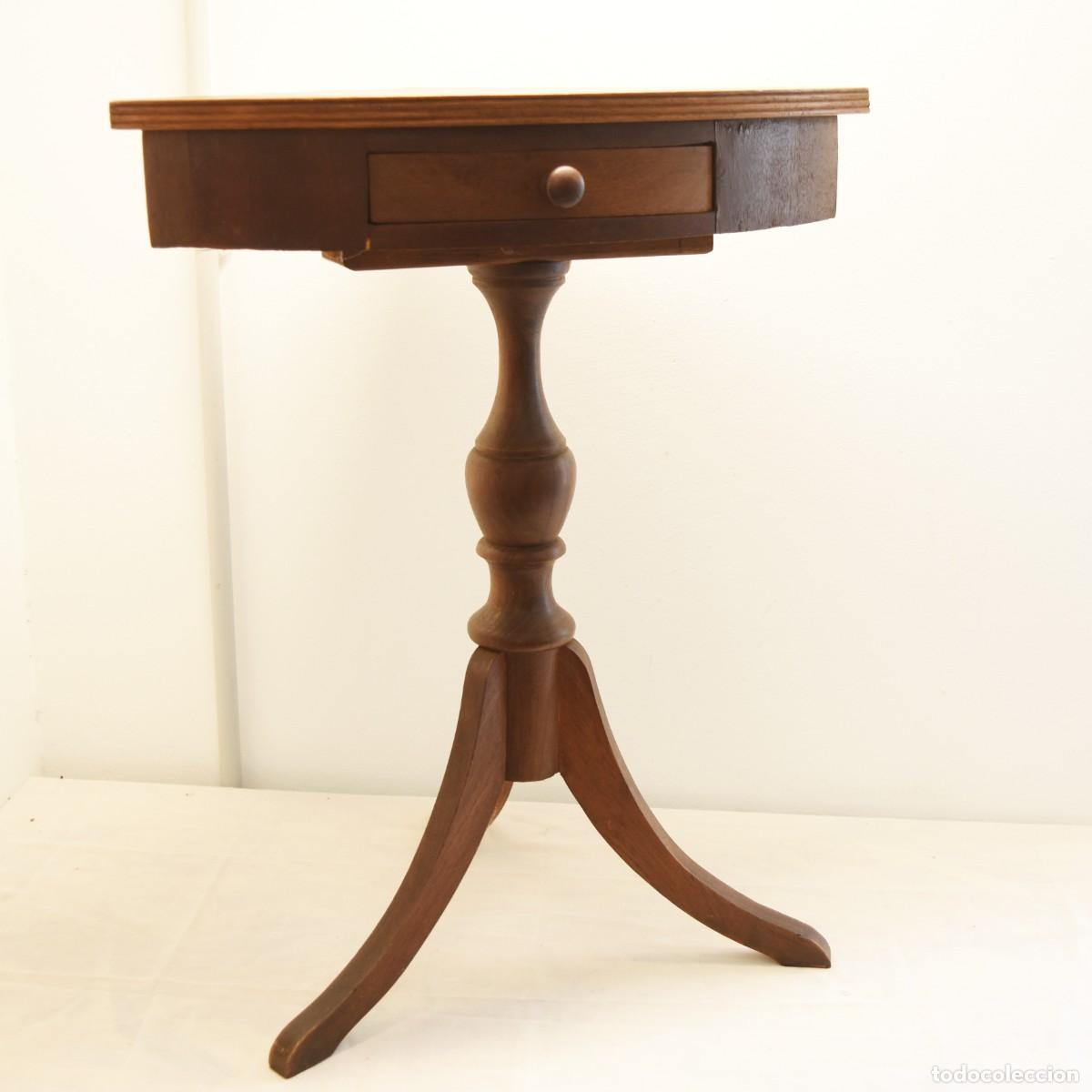 Antig&uuml;edades: Mesa auxiliar esquinera de madera, con caj&oacute;n - Foto 9