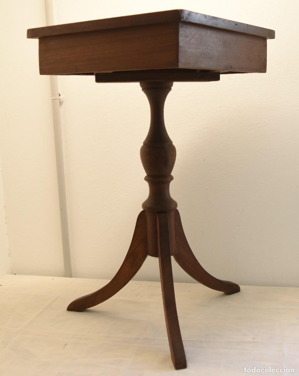 Antig&uuml;edades: Mesa auxiliar esquinera de madera, con caj&oacute;n - Foto 10