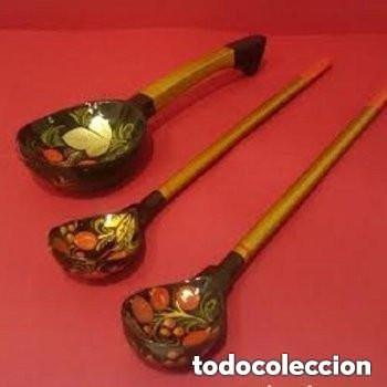 Antig&uuml;edades: Conjunto de tres cucharas de madera decoradas a mano. - Foto 1