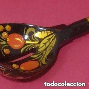 Antig&uuml;edades: Conjunto de tres cucharas de madera decoradas a mano. - Foto 3