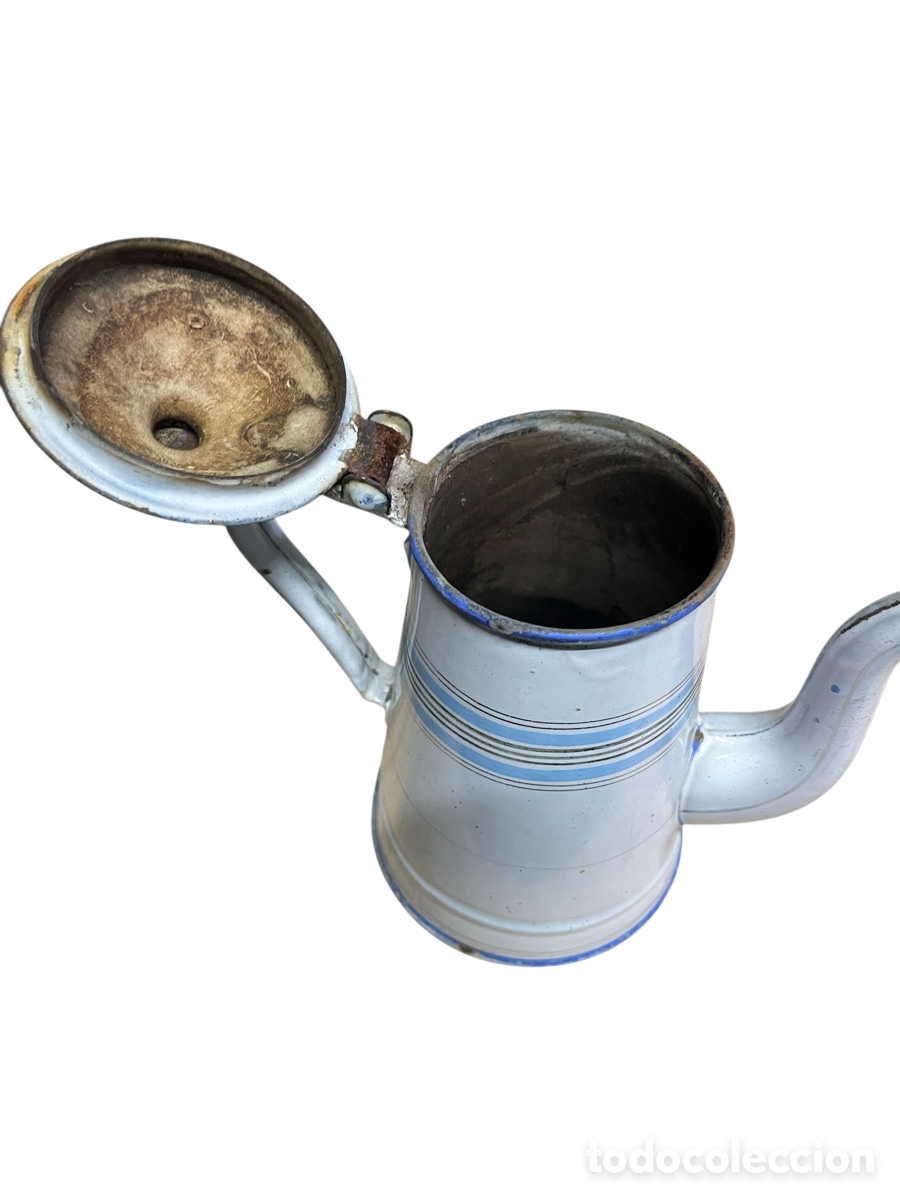Antig&uuml;edades: Antigua cafetera esmaltada en blanco con rayas azules - Foto 7