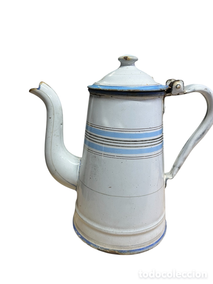 Antig&uuml;edades: Antigua cafetera esmaltada en blanco con rayas azules - Foto 1