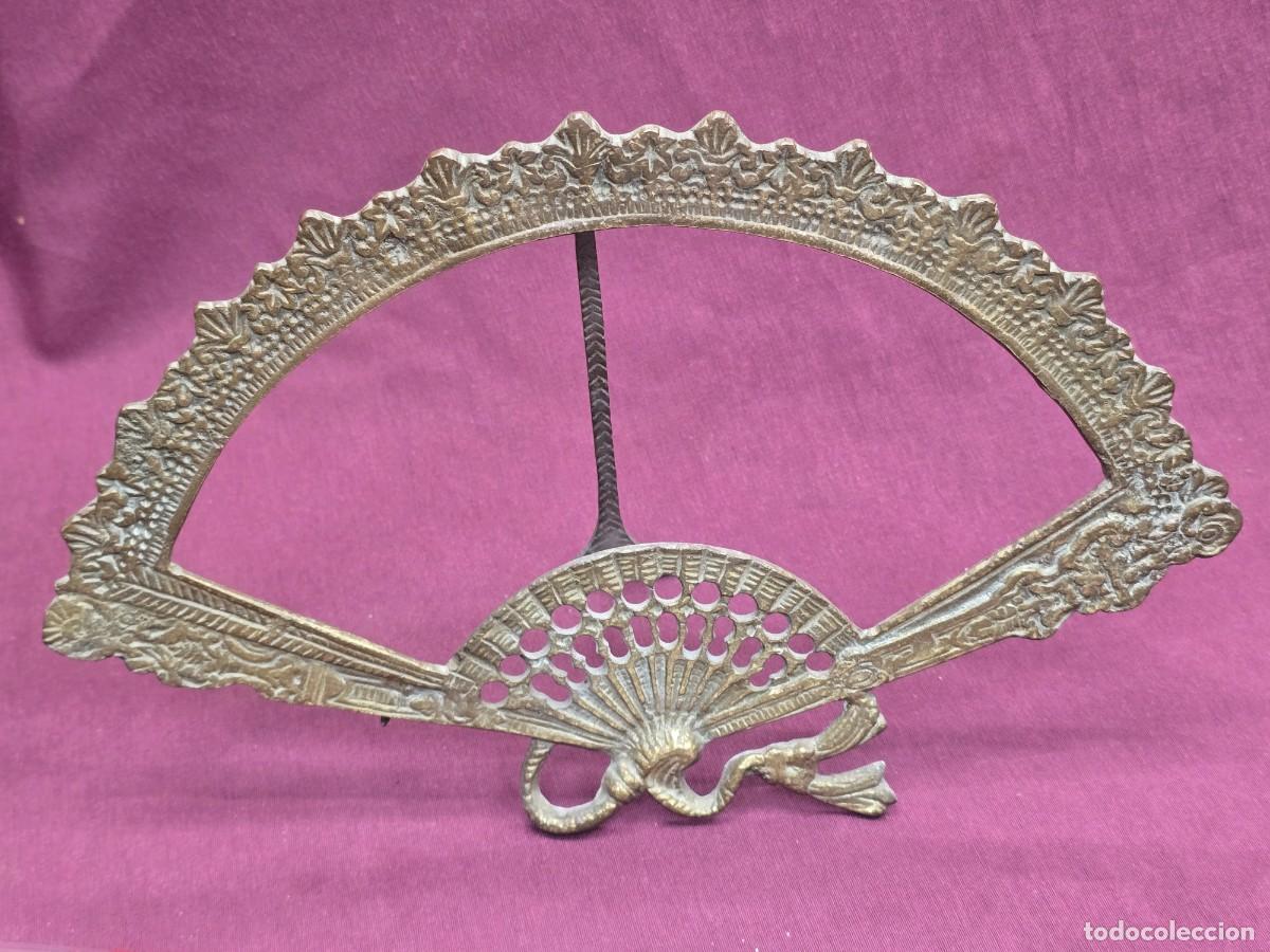 Antig&uuml;edades: MARCO DE BRONCE EN FORMA DE ABANICO - Foto 1
