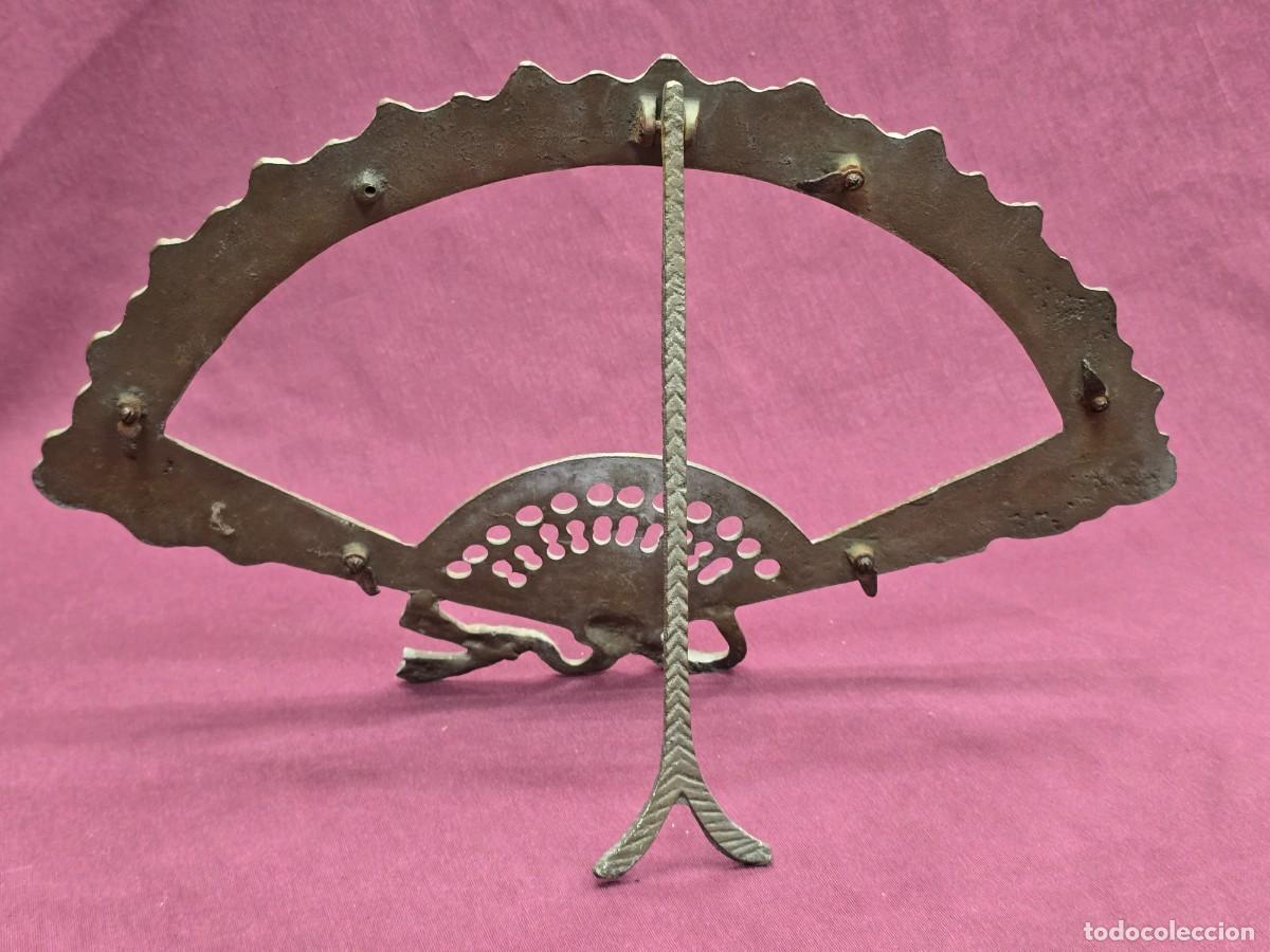 Antig&uuml;edades: MARCO DE BRONCE EN FORMA DE ABANICO - Foto 5
