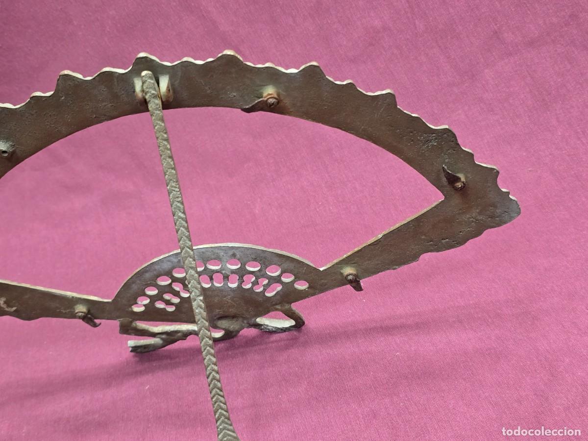 Antig&uuml;edades: MARCO DE BRONCE EN FORMA DE ABANICO - Foto 8