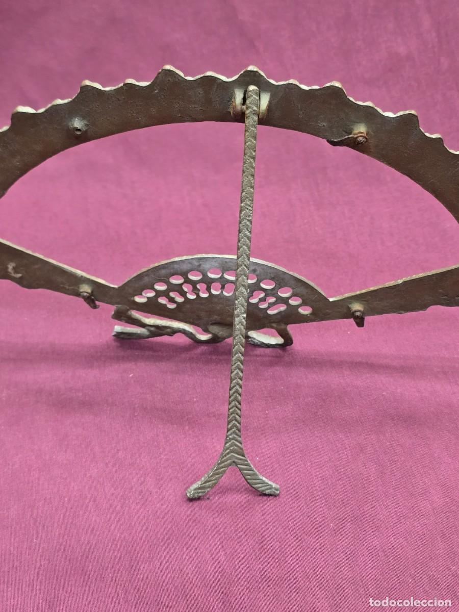 Antig&uuml;edades: MARCO DE BRONCE EN FORMA DE ABANICO - Foto 9