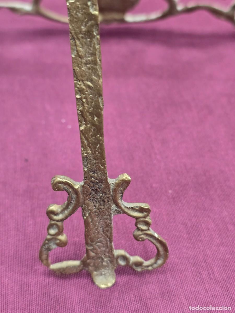 Antig&uuml;edades: MARCO DE BRONCE REPUJADO - Foto 4