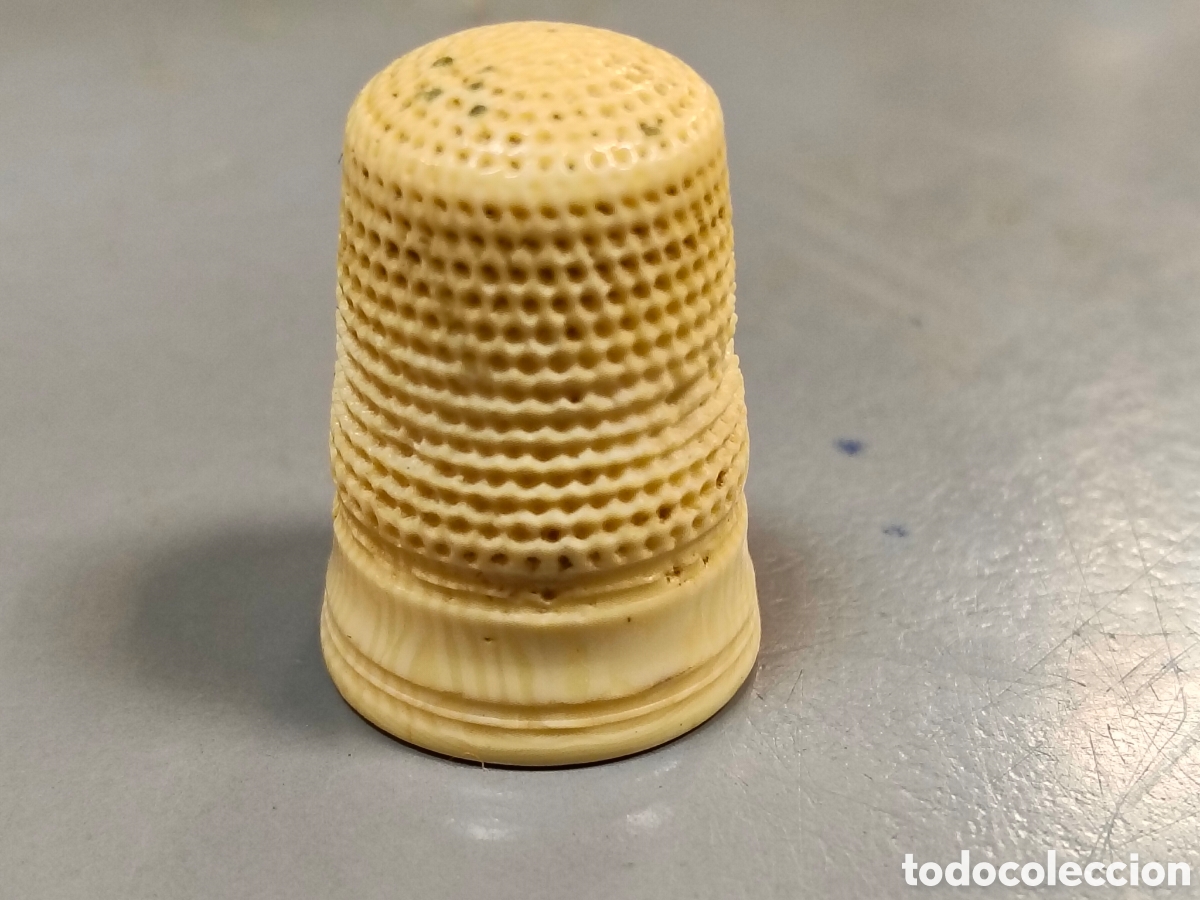 Antig&uuml;edades: Antiguo dedal de hueso - Foto 1