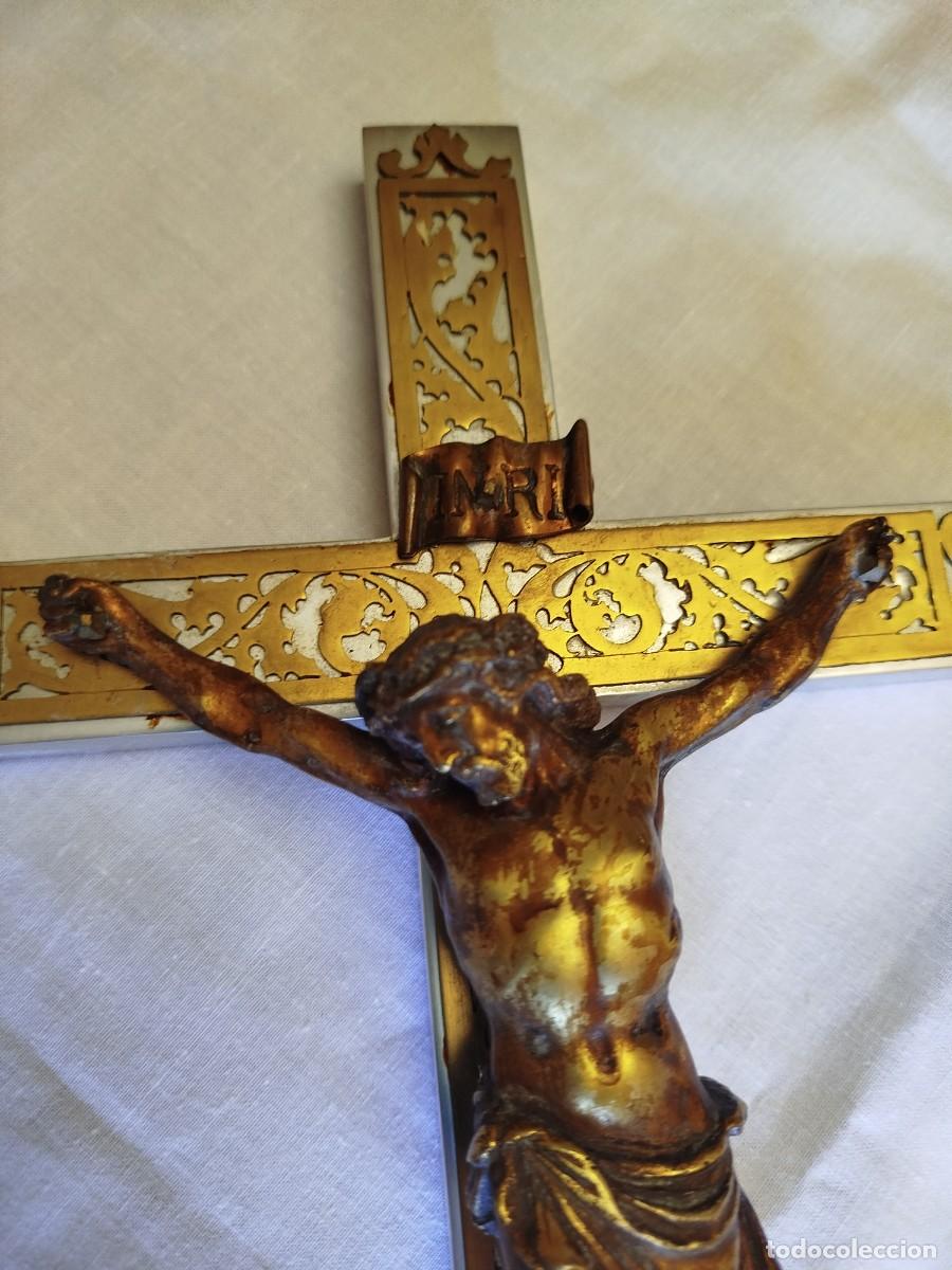 Antig&uuml;edades: Crucifijo de pared de bronce - Foto 1