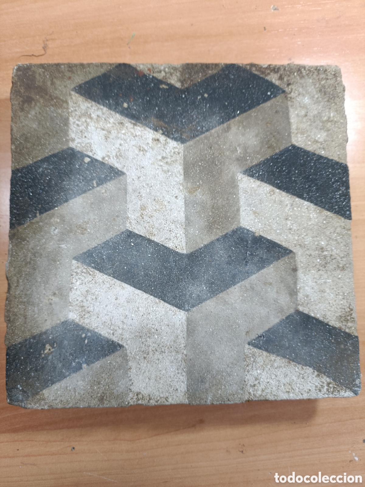 Antiques: Baldosa o azulejo antigua, patr&oacute;n geom&eacute;trico tridimensional.