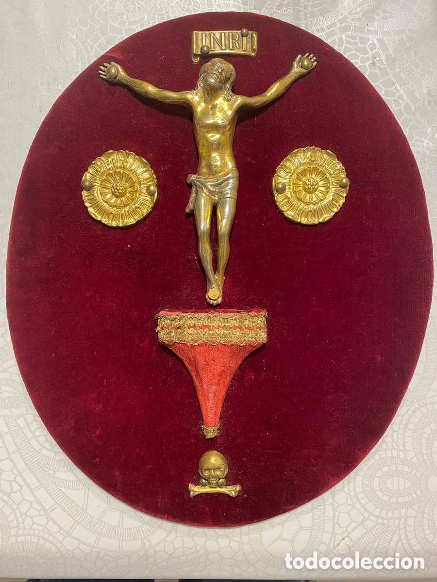 Antig&uuml;edades: Composici&oacute;n de Cristo Crucificado de plata dorada . - Foto 1