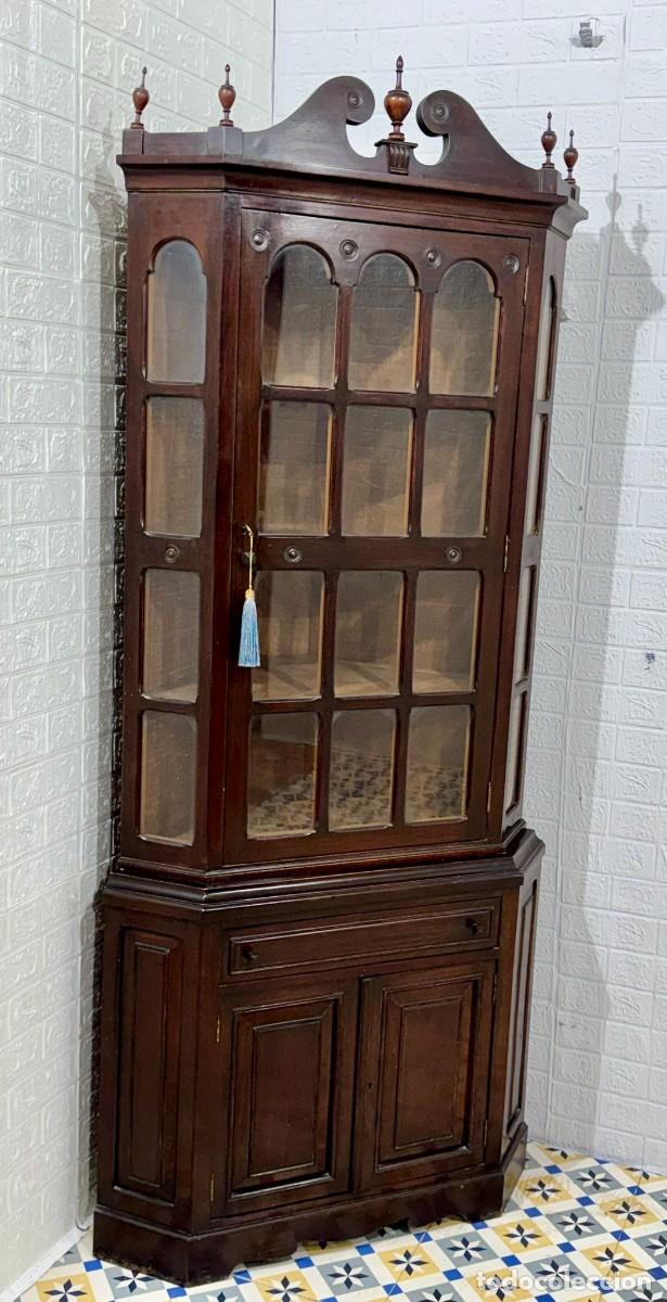 Antig&uuml;edades: Vitrina rinconera antigua - Foto 1