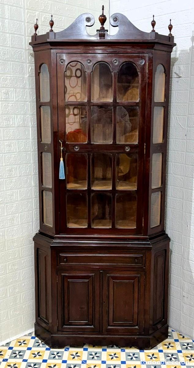 Antig&uuml;edades: Vitrina rinconera antigua - Foto 2