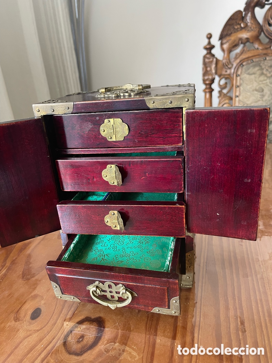 Antig&uuml;edades: Joyero chino, lat&oacute;n e incrustaciones de jade. - Foto 2